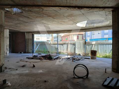 Espaço Comercial à Venda em Gondomar.