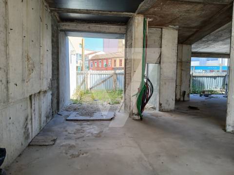 Espaço Comercial à Venda em Gondomar.