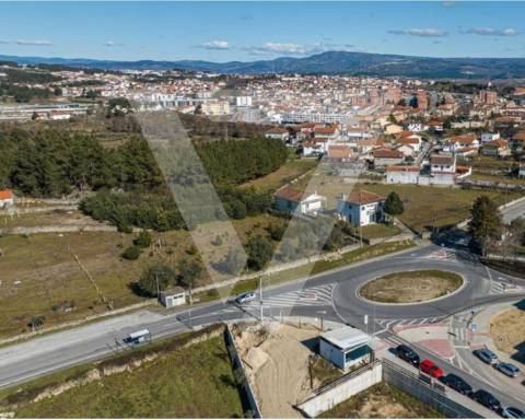 Terreno com PIP Aprovado Para Prédio/ Moradias - Chaves.