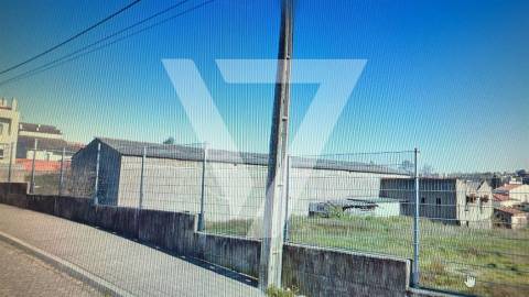 Armazém / Terreno  à Venda em Ermesinde