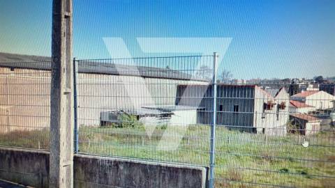 Armazém / Terreno  à Venda em Ermesinde