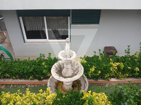 Moradia  Geminada T4  à Venda em Baguim do Monte.