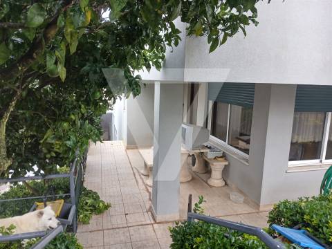 Moradia  Geminada T4  à Venda em Baguim do Monte.