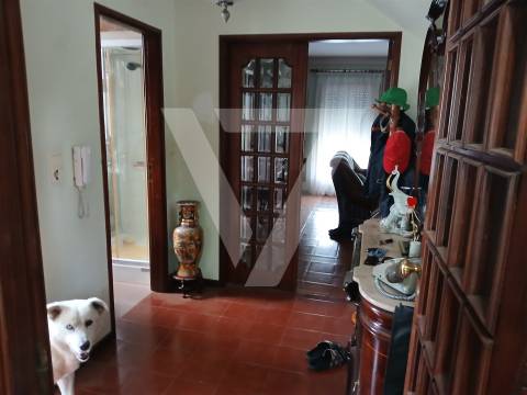 Moradia  Geminada T4  à Venda em Baguim do Monte.