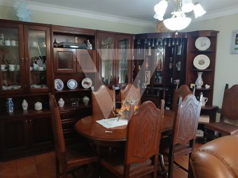 Moradia  Geminada T4  à Venda em Baguim do Monte.