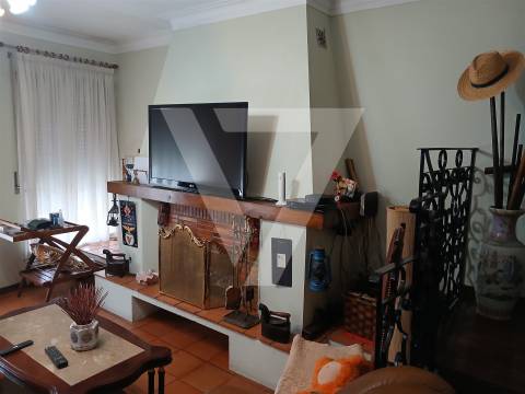 Moradia  Geminada T4  à Venda em Baguim do Monte.