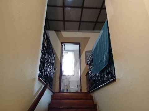 Moradia  Geminada T4  à Venda em Baguim do Monte.