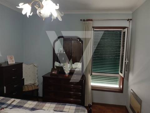 Moradia  Geminada T4  à Venda em Baguim do Monte.