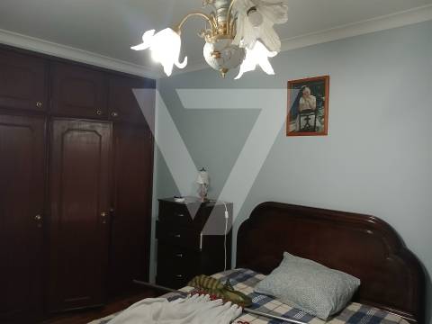 Moradia  Geminada T4  à Venda em Baguim do Monte.