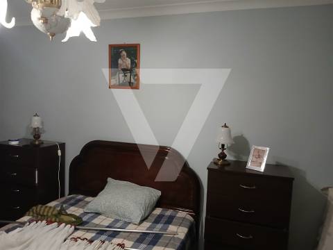 Moradia  Geminada T4  à Venda em Baguim do Monte.