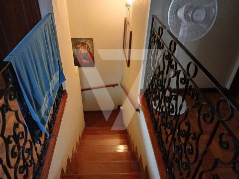 Moradia  Geminada T4  à Venda em Baguim do Monte.