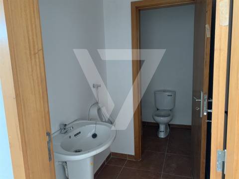 Loja/Escritório para Arrendamento junto ao metro - Matosinhos Sul.