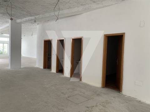 Loja/Escritório à Venda junto ao metro - Matosinhos Sul.