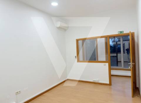 Escritório para arrendamento em Gondomar - Zona Industrial