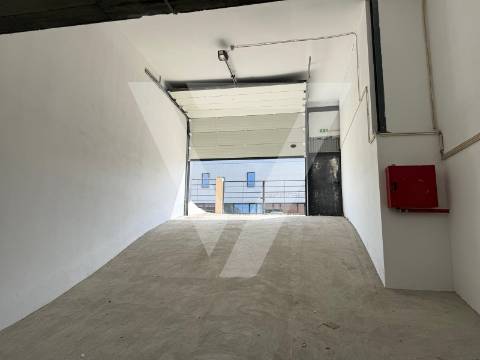 Armazém de luxo para Venda  na Zona Industrial de Grijó - Porto