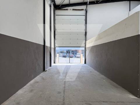 Armazém de luxo para Venda  na Zona Industrial de Grijó - Porto