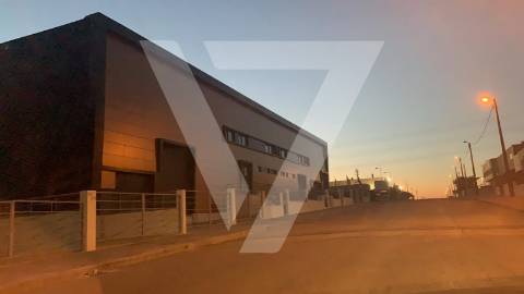 Armazém de luxo para Arrendamento  na Zona Industrial de Grijó - Porto