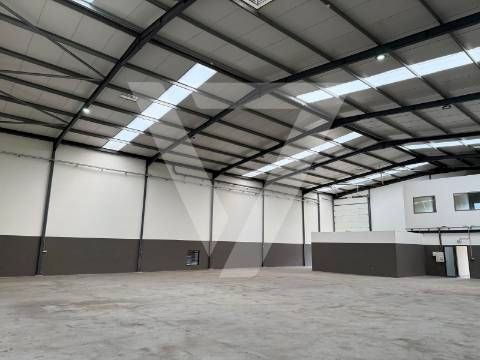 Armazém de luxo para Arrendamento  na Zona Industrial de Grijó - Porto