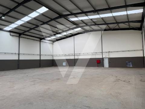 Armazém de luxo para Arrendamento  na Zona Industrial de Grijó - Porto