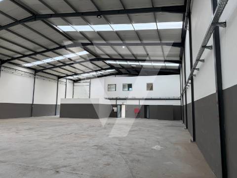 Armazém de luxo para Arrendamento  na Zona Industrial de Grijó - Porto