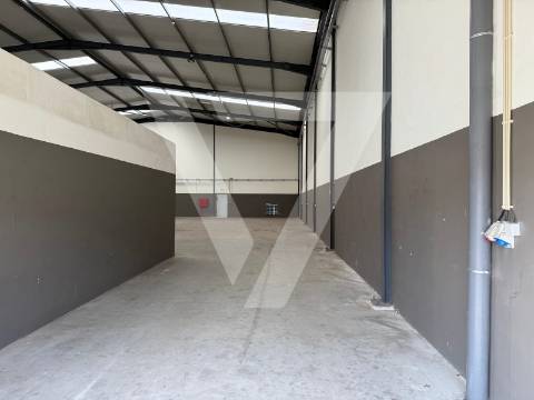 Armazém de luxo para Arrendamento  na Zona Industrial de Grijó - Porto