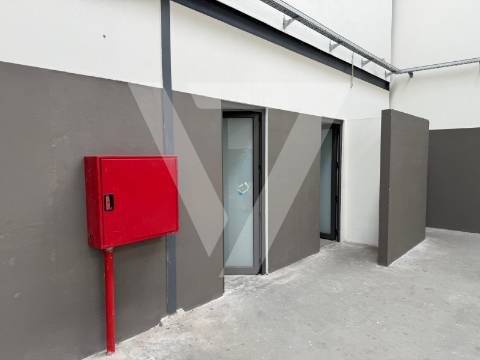 Armazém de luxo para Arrendamento  na Zona Industrial de Grijó - Porto