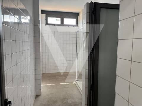 Armazém de luxo para Arrendamento  na Zona Industrial de Grijó - Porto