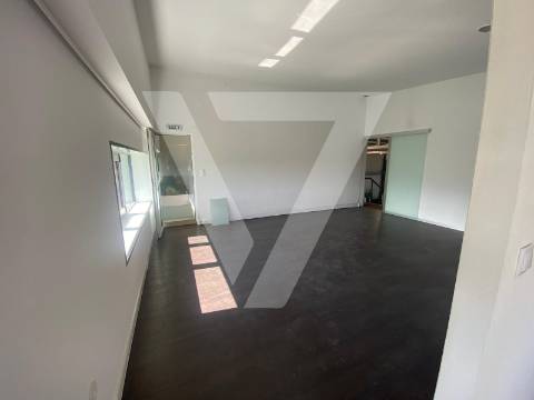 Armazém À Venda Zona Industrial de Baguim do Monte - Gondomar