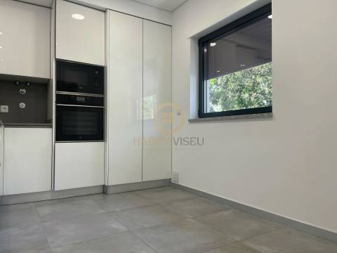 Apartamento T2 Arrendamento em Ranhados,Viseu