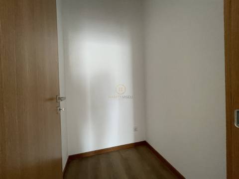 Apartamento T2 + Loja Comercial