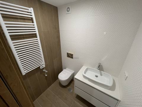 Apartamento T2 + Loja Comercial