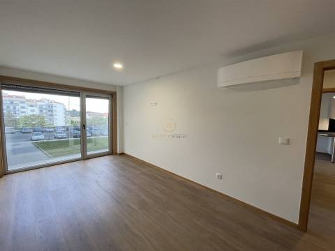 Apartamento T2 + Loja Comercial