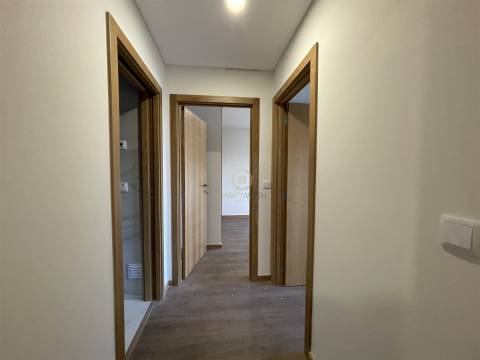 Apartamento T2 + Loja Comercial