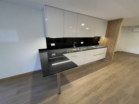 Apartamento T2 + Loja Comercial