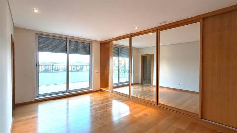 Penthouse T4 no centro de Viseu