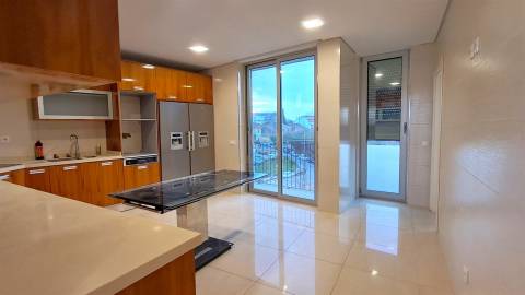 Penthouse T4 no centro de Viseu