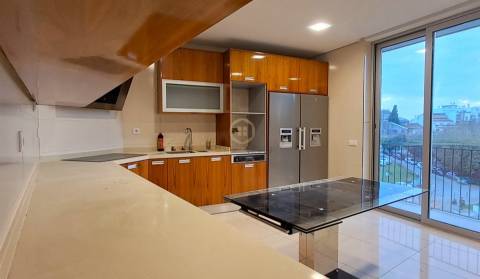 Penthouse T4 no centro de Viseu