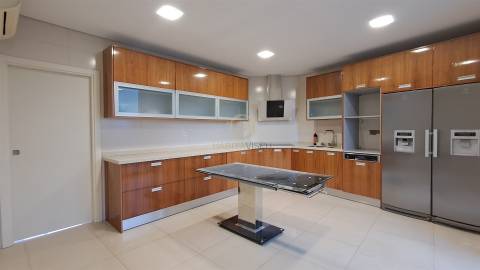 Penthouse T4 no centro de Viseu