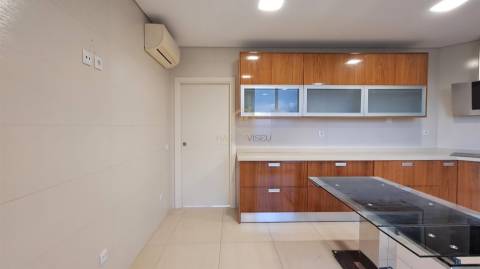 Penthouse T4 no centro de Viseu