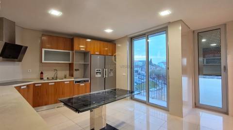 Penthouse T4 no centro de Viseu