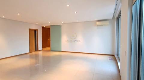 Penthouse T4 no centro de Viseu