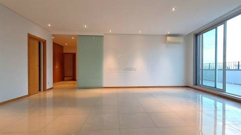 Penthouse T4 no centro de Viseu