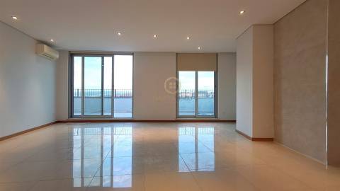 Penthouse T4 no centro de Viseu