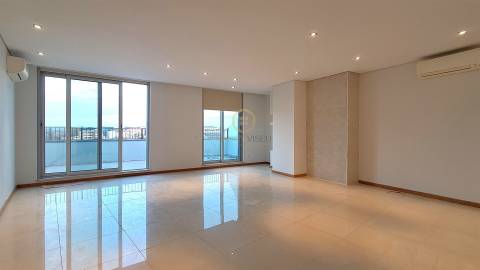 Penthouse T4 no centro de Viseu