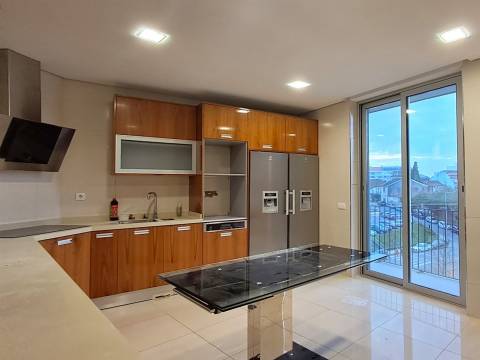 Penthouse T4 no centro de Viseu