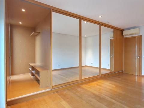 Penthouse T4 no centro de Viseu