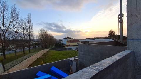 Moradia em Banda T4 Venda em Mundão,Viseu