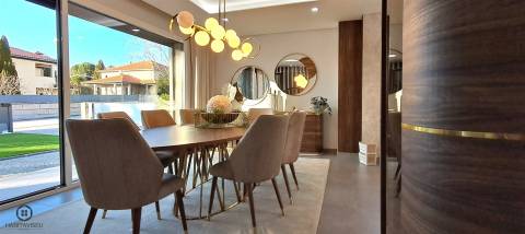 Moradia T5 de Luxo, Piscina e Jardim