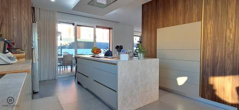 Moradia T5 de Luxo, Piscina e Jardim