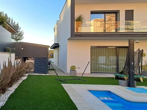 Moradia T5 de Luxo, Piscina e Jardim